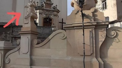У Львові руйнується відреставрована скульптура ангела біля костелу св. Антонія (ФОТО)
