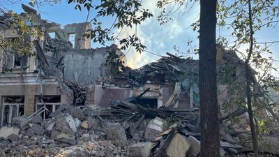 “Учєніє-свєт”: на Донеччині росіяни зруйнували ще одну школу