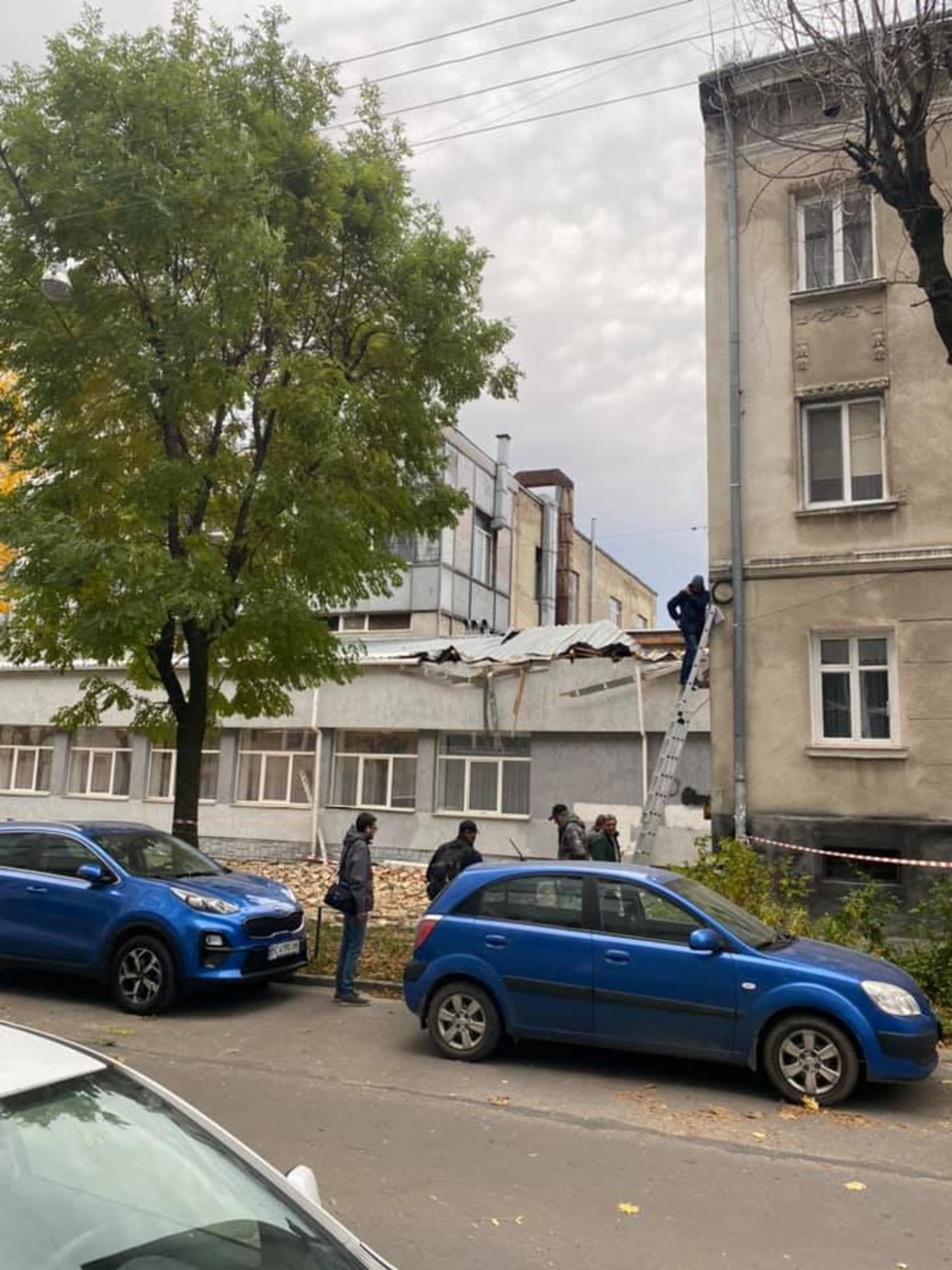 У Львові обвалилась стіна житлового будинку, фото Володимир Лесик