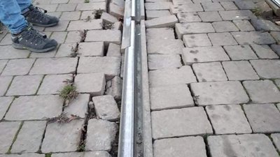 У Львові на Сихові потрібно перекладати бруківку біля трамвайної колії (ФОТО)