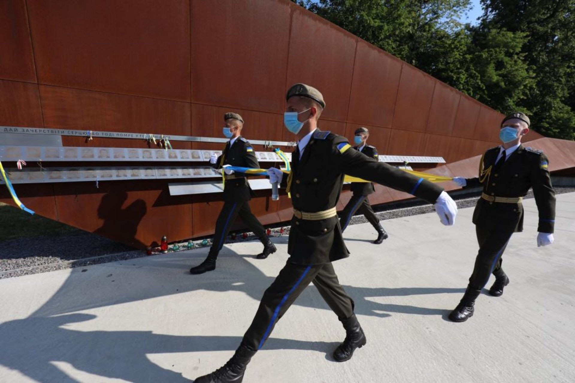 У Львові підняли Державний прапор над Меморіалом пам’яті Героїв Небесної Сотні