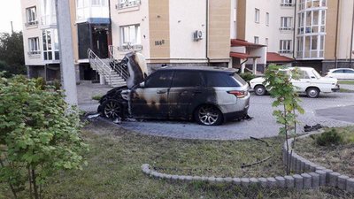 У Львові студентці спалили елітний позашляховик