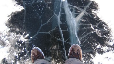 Водолази підняли тіло дитини, яка провалилася під кригу у Львові