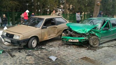На Львівщині розшукують свідків жахливої аварії за участі іноземців біля Личаківського цвинтаря