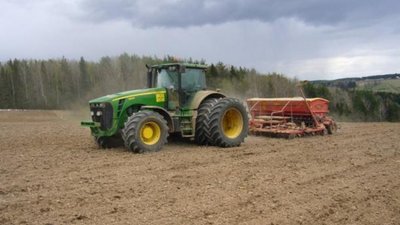 На Львівщині тривають польові роботи