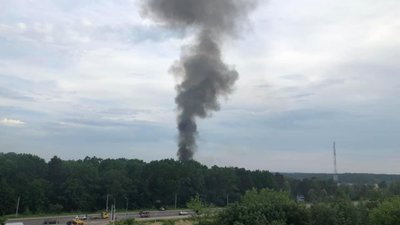 У Новояворівську горять сараї