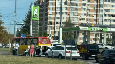 У Львові на улюбленому кільці Садового не розминулись автомобілі (ВІДЕО)