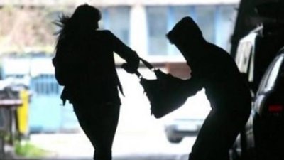 У Новояворівську невідомий чоловік напав на жінку