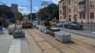 У Садового затягнули із ремонтом на улюбленому перехресті львівських водіїв