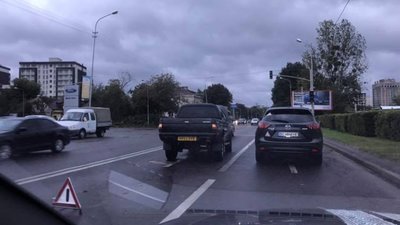 У Львові транспортний колапс: на вулицях корки і ДТП (ФОТО)