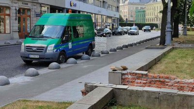 У центрі Львова ремонтують туалет