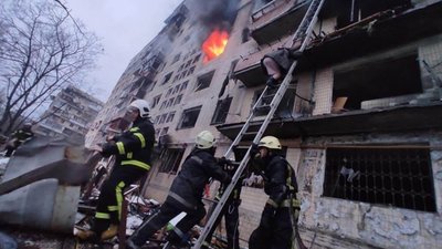 Момент падіння ракети у Києві (ВІДЕО)