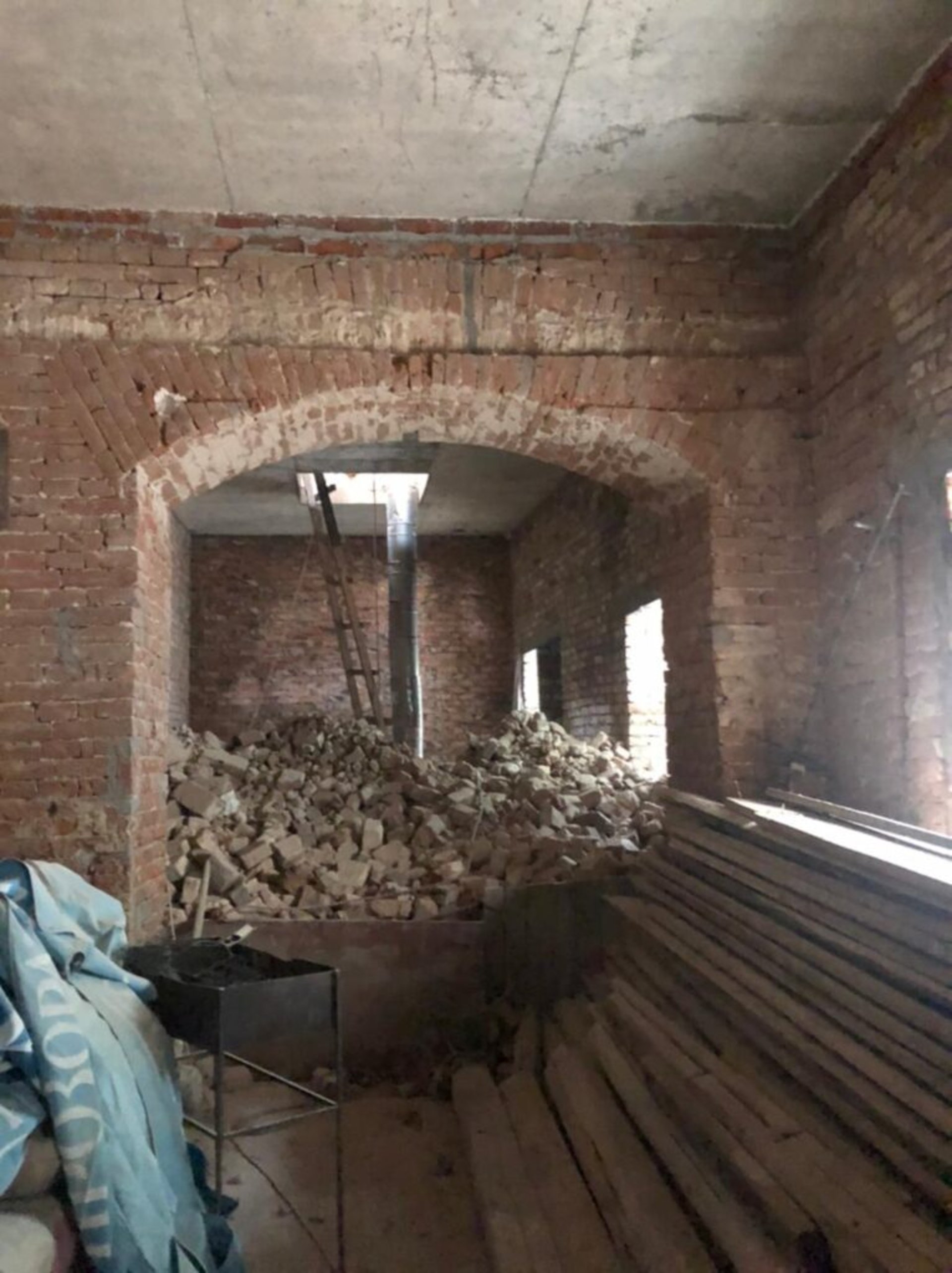 У Львові встановлюють обставини загибелі неповнолітнього внаслідок обвалу будинку