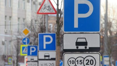 Садовий піднімає вартість паркування у Львові