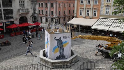 У Львові на площі Ринок візуалізували фонтани (ФОТО)