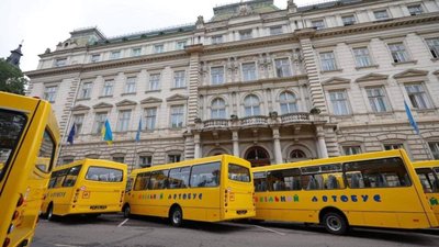 20 громад Львівщини сьогодні отримали 21 новий шкільний автобус (ФОТО, ВІДЕО)