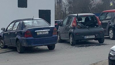 У Львові в авто розбили заднє скло (ФОТО)