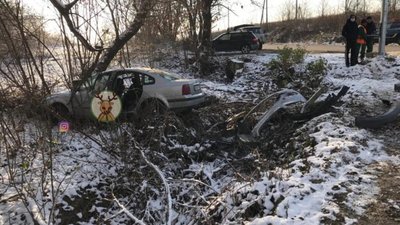 У Яворівському районі автомобіль злетів з дороги (ФОТО)