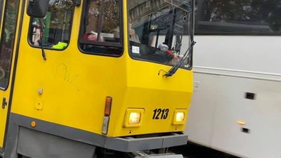 Як у Львові водії трамваїв «підігрують» контролерам (ФОТО)