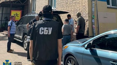 СБУ і ДБР проводять обшуки у народного депутата, який під виглядом лікування родича поїхав на відпочинок за кордон
