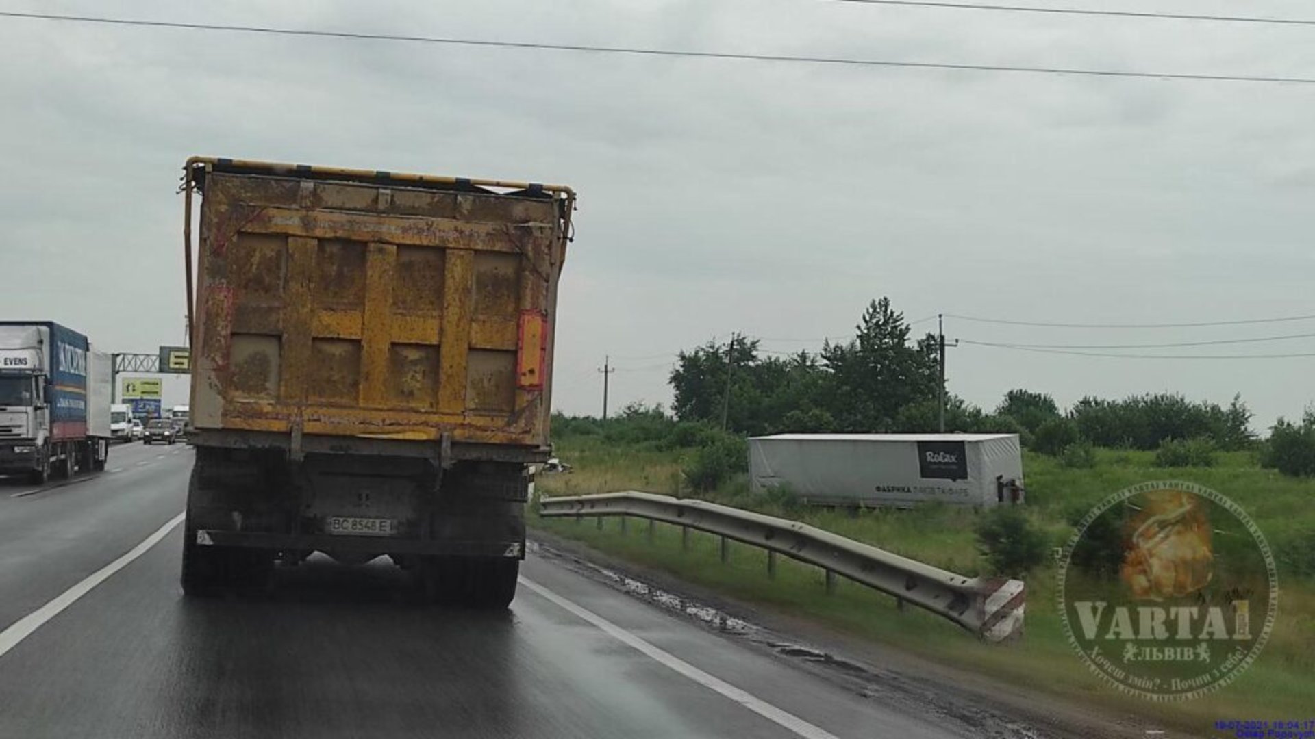 У Львові на об’їзній перекинувся автомобіль