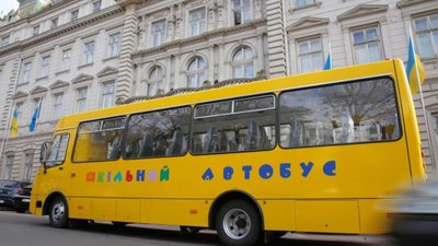 12 автобусів «Школярик» передали відділам освіти громад Львівщини (ФОТО)