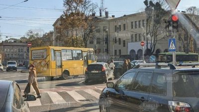У центрі Львова не розминулись автомобілі
