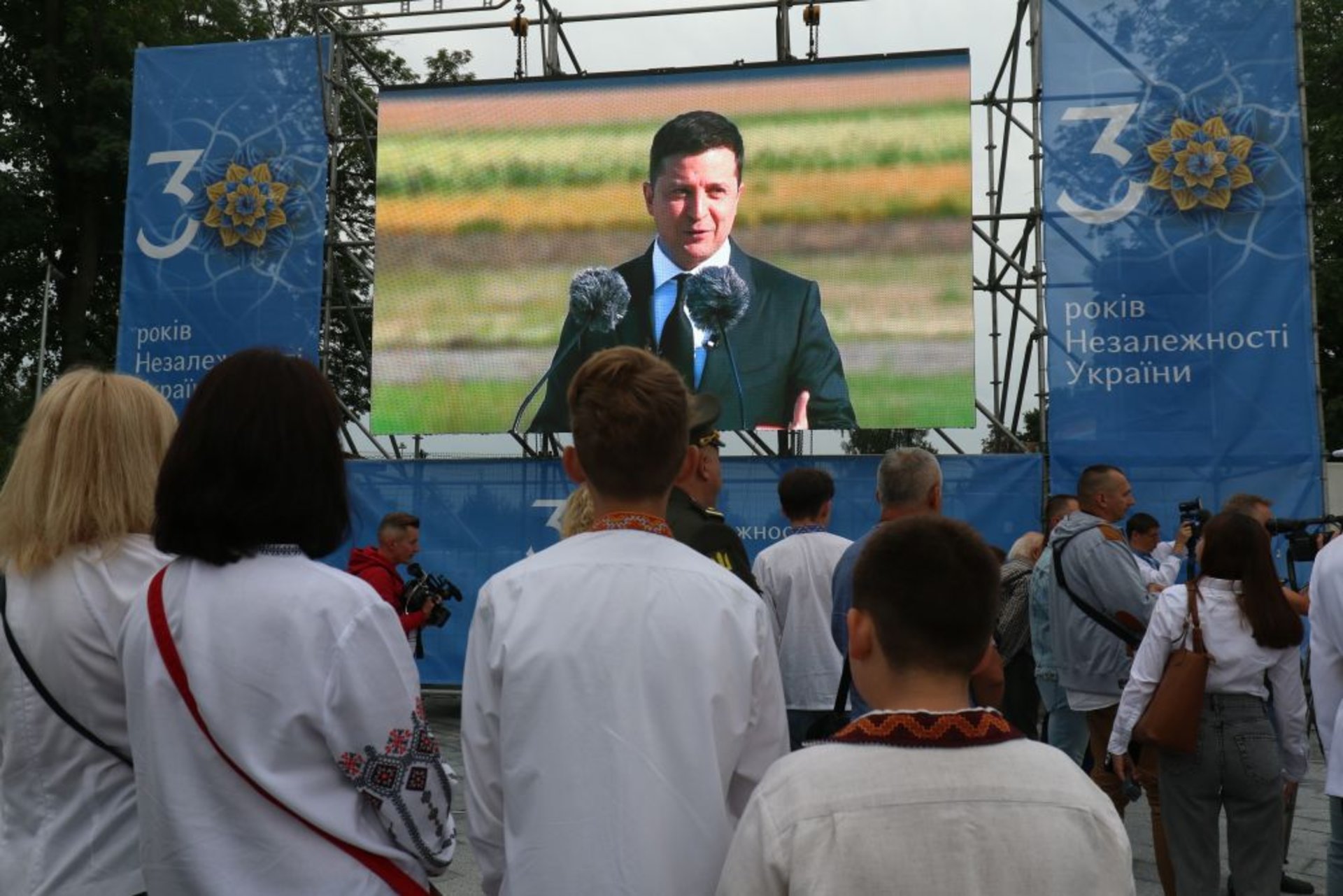 У Львові на найбільшому флагштоку за 12 млн грн урочисто підняли прапор України, фото ЛМР