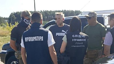 Житель Рівненщини торгував машинами з гуманітарної допомоги