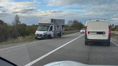 На Львівщині перекинулась вантажівка (ФОТО)