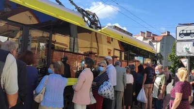 У Львові городяни нарікають на курсування тролейбусів маршруту №33 (ФОТО)