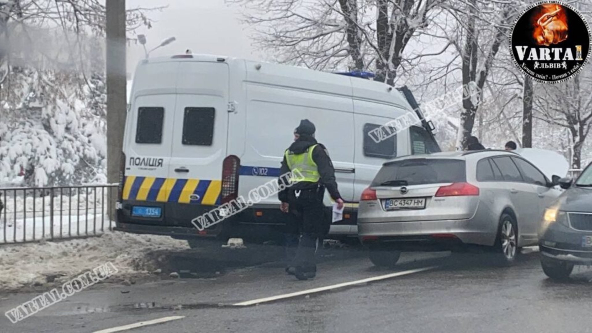 У Львові у ДТП потрапив поліцейський Crafter