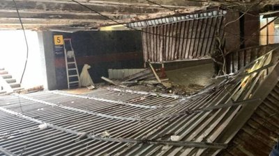 На Майдані Незалежності обвалилась стеля у підземному переході (ФОТО, ВІДЕО)