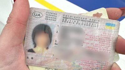 На трасі Київ - Чоп 37-річна водійка їхала із правами чоловіка