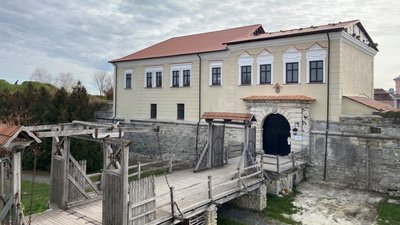 "Зеник-євроремонт порішав": вигляд відремонтованого Золочівського замку викликав хвилю обурень