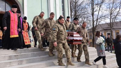 Яворівщина попрощалась із захисником України Віталієм Кравченком (ФОТО)