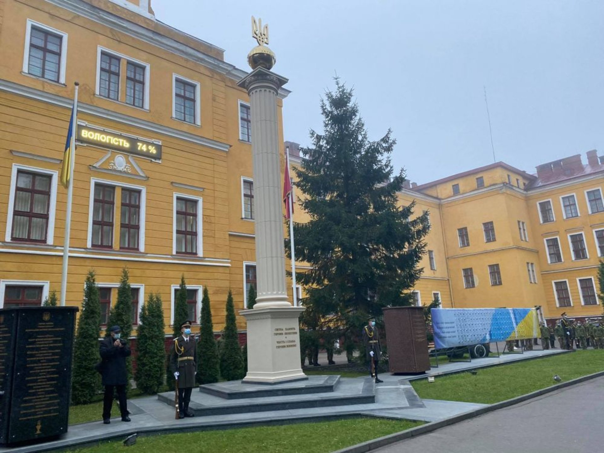 В Академії сухопутних військ вшанували полеглих в бою випускників