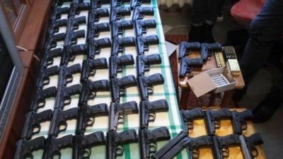 На Львівщині поліція затримала військового, який зі спільниками переробляв стартові пістолети на бойові для продажу