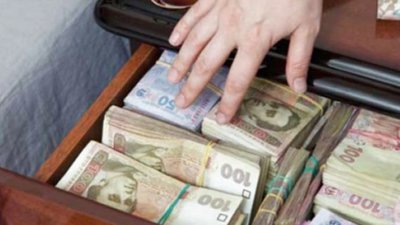 В Україні значно знизилась середня зарплата