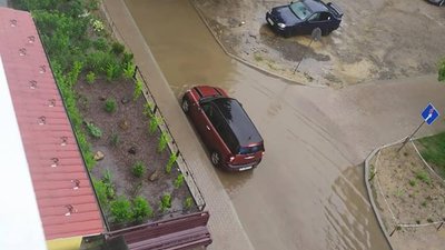 У Новояворівську мешканці потерпають від підтоплення вулиць (ФОТО)