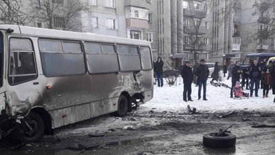 На Львівщині маршрутка з пасажирами потрапила у ДТП: є постаждалі (ФОТО)