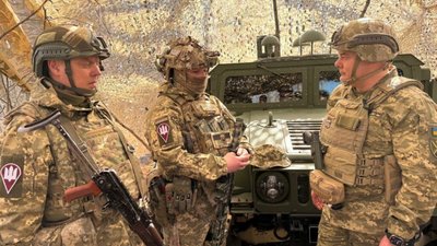 Генерал-лейтенант Сергій Наєв привітав захисників із Днем добровольця