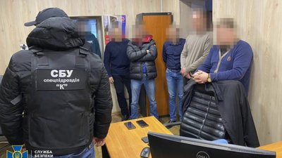 СБУ викрила масштабну корупційну схему під час розмитнення авто (ФОТО)