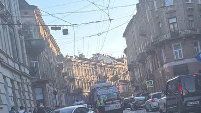 У Львові трамвай пошкодив п’ять автомобілів (ФОТО)