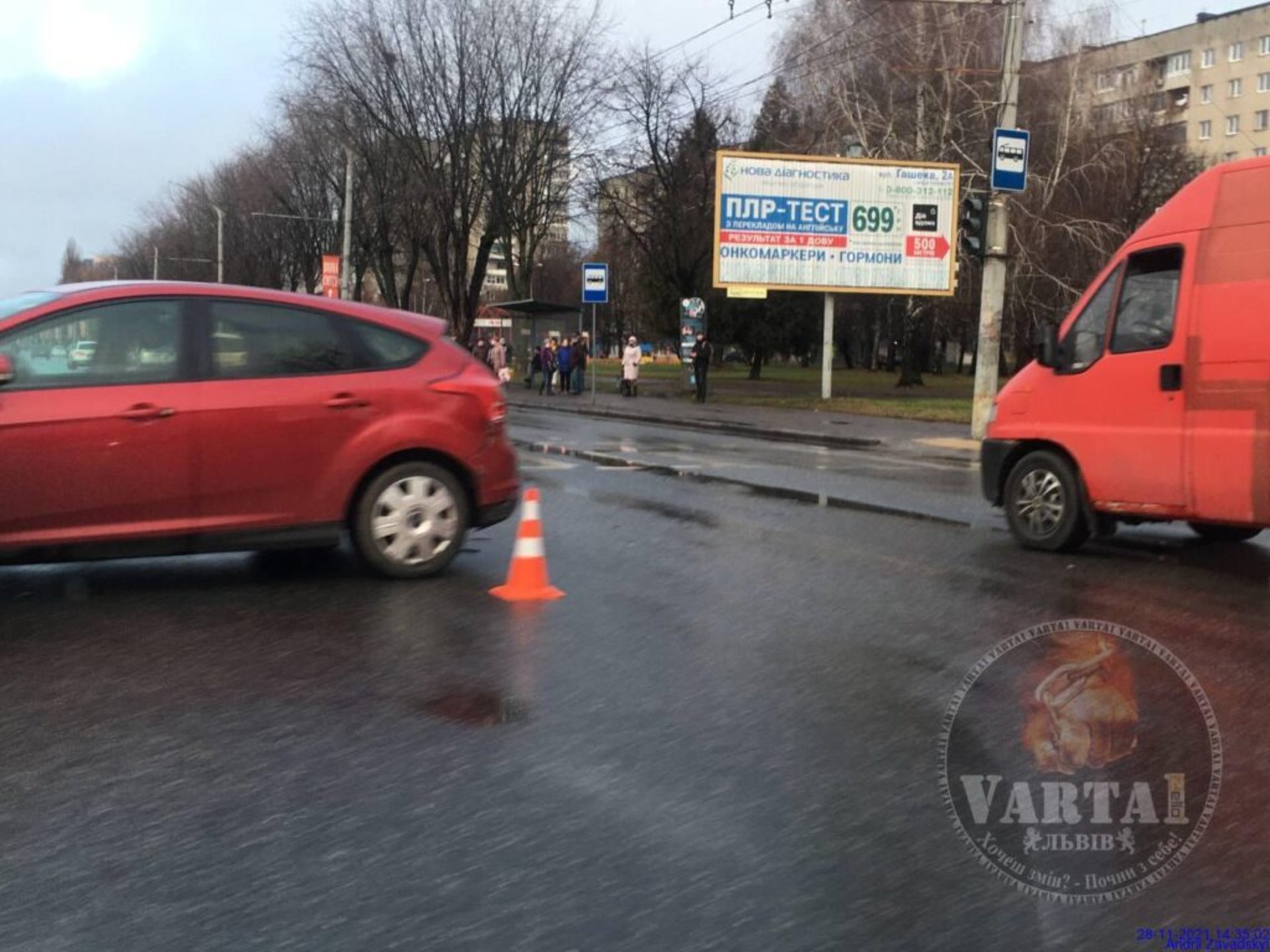 У Львові на повороті не розминулись автомобілі, фото Варта-1