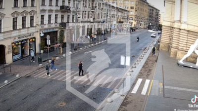 У центрі Львова водій вирішив скоротити маршрут (ВІДЕО)