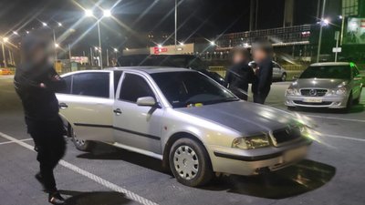 У Львові затримали іноземця під час вчинення крадіжки з автомобіля (ФОТО)