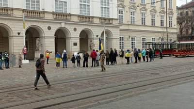 Львів’яни вкотре пікетують Садового через некритичні витрати