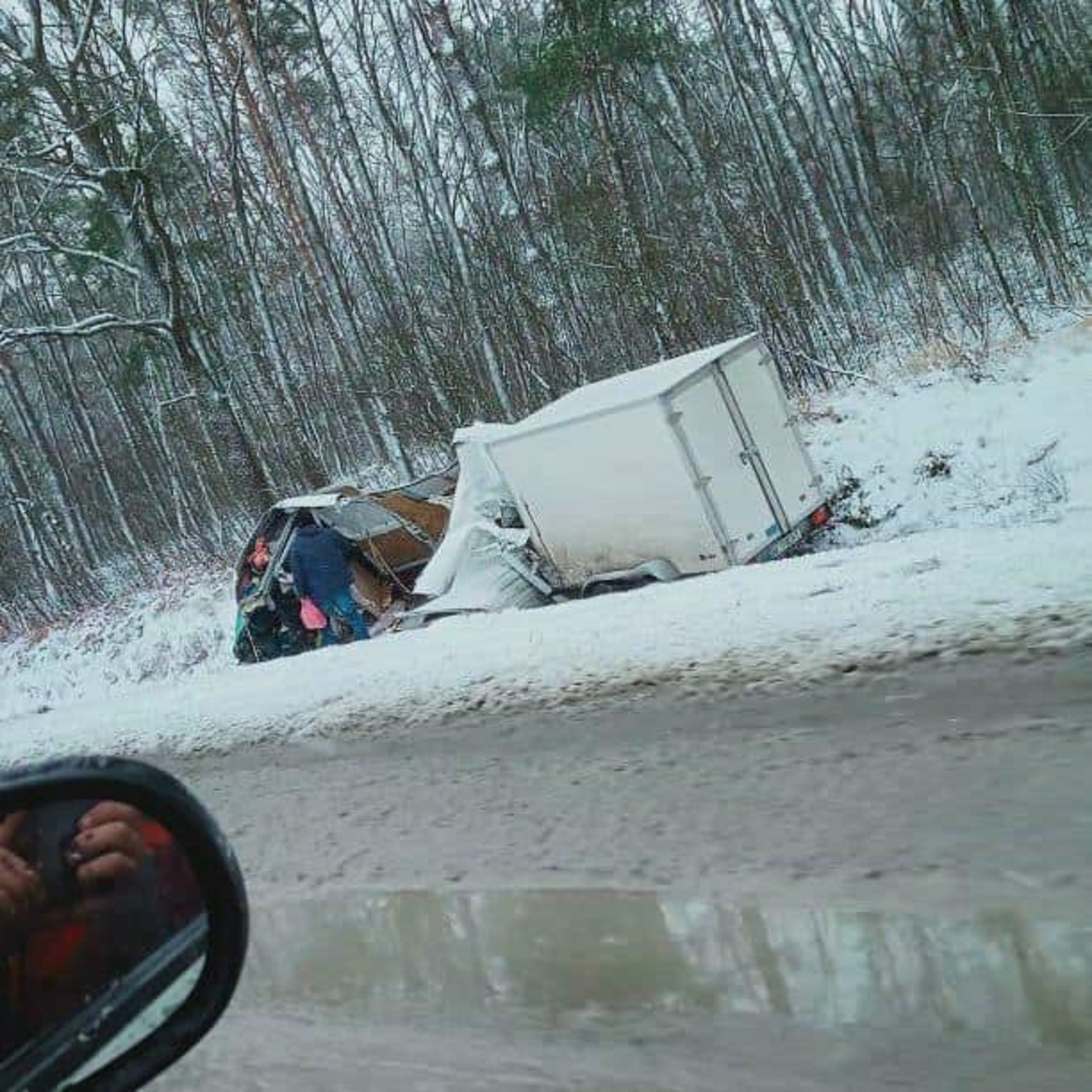 На Львівщині сталась аварія за участі вантажівки. Фото Варта-1
