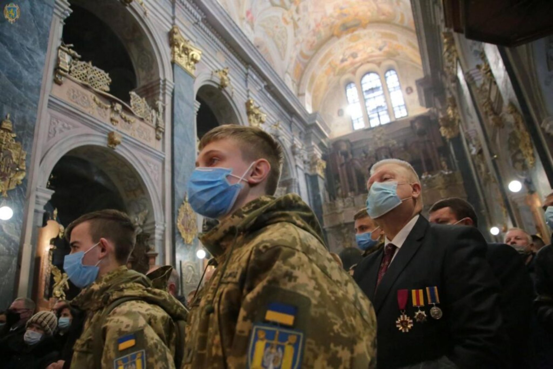 У Гарнізонному храмі помолились за військовослужбовців та погасили ювілейну марку